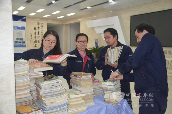 洛陽凱邁:愛心捐書,傳遞希望