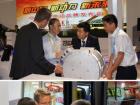 工程師向國外客商介紹電機及電控產品