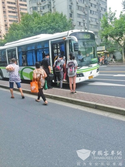 河南鄭州學習上海取消老年公交卡 “發津貼”如何？
