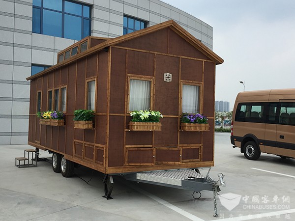 全球首款竹鋼營地房車在中通下線