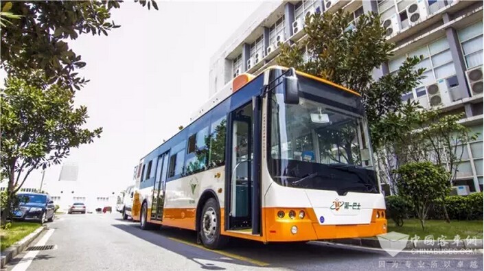 【猜一猜】能分析、會計算,還搭載機器人的300臺純電動客車將去哪里?