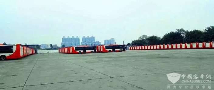 【猜一猜】能分析、會計算,還搭載機器人的300臺純電動客車將去哪里?