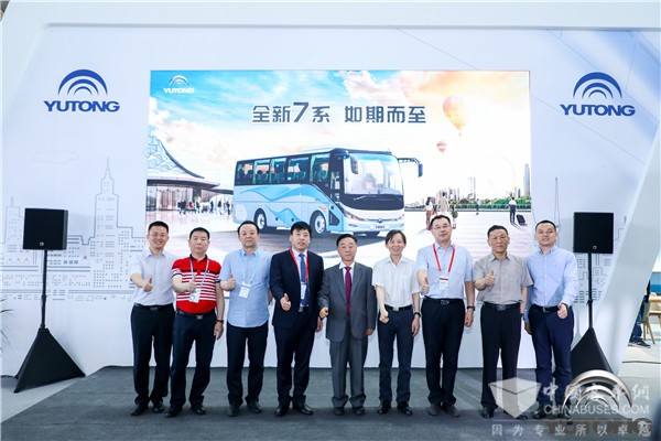 新7系震撼發布！宇通“明星戰隊”領跑北京道展