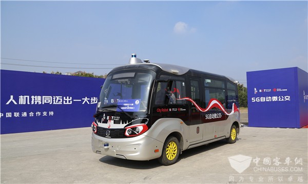 金旅XML6606JEV60C無(wú)人駕駛公交車(chē)（純電動(dòng)10-13座）