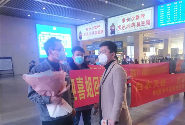 英雄凱旋，金銀潭“女神”，我們愛你!