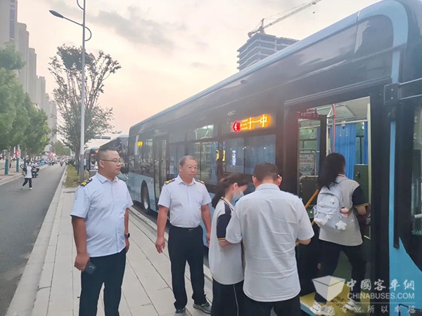 徐州公交 運營車輛 細致檢查 “護學”模式