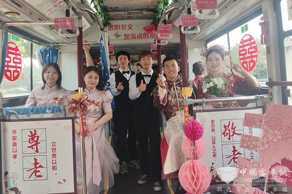 洛陽(yáng)公交 18米 公交婚車 婚禮儀式