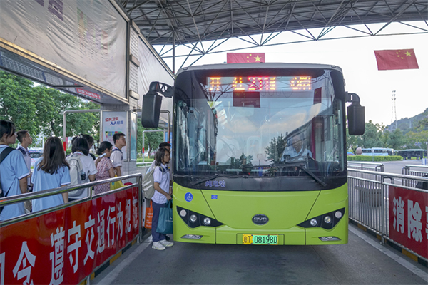 長假堅守崗位 中山公交4000多名員工為市民出行護(hù)航
