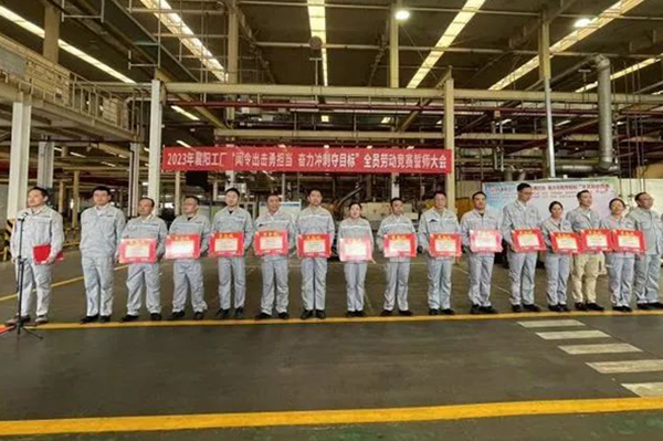 沖刺年度目標 東風德納車橋襄陽工廠舉辦勞動競賽誓師大會