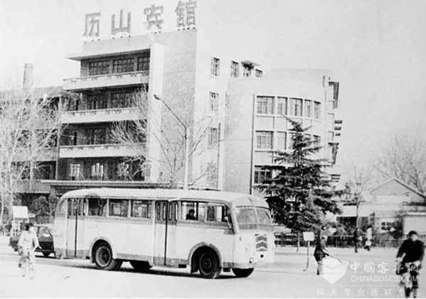 濟南公交 75年 記錄者 換代升級 發展進步