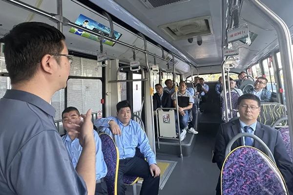 整潔形象迎進博會 上南公交開展深化“一企一品”車輛清潔活動