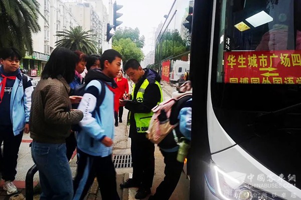 武漢公交集團(tuán) 定制專車 小區(qū)門前 直達(dá)學(xué)校