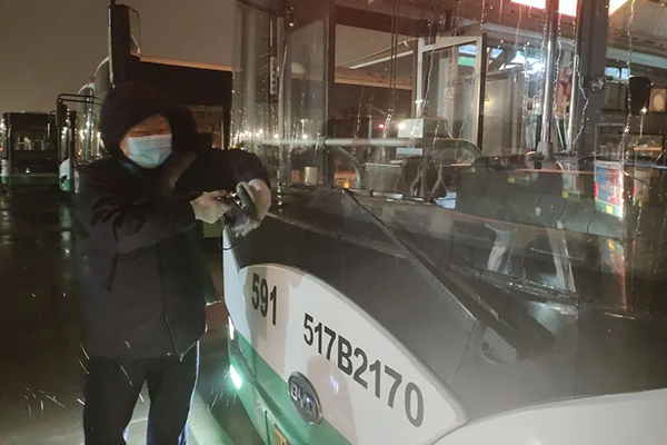 溫暖護航市民出行路 武漢公交全力保障惡劣天氣乘客出行