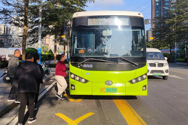 公交服務(wù)“零距離” 中山公交集團(tuán)996號線路延伸至社區(qū)樓下