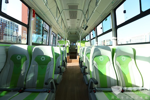 整車產(chǎn)品2023 福田歐輝 新型通學(xué)車 客車技術(shù)創(chuàng)新 應(yīng)用成果獎