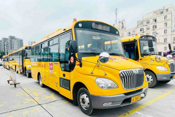 南京公交：護(hù)航“神獸歸籠”，南京公交為“大鼻子”校車全面體檢