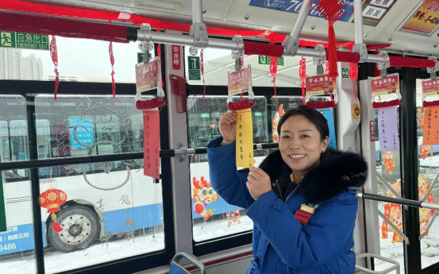 猜燈謎 鬧元宵 太原公交玩轉(zhuǎn)安全知識進(jìn)車廂