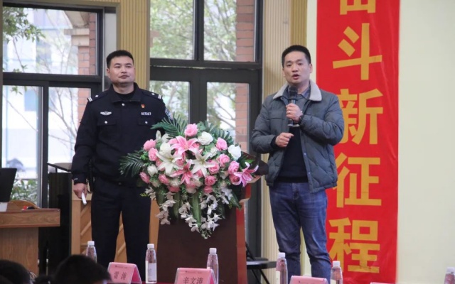確保定制專線安全運(yùn)營(yíng) 貴陽公交開展“開學(xué)第一課”安全教育活動(dòng)