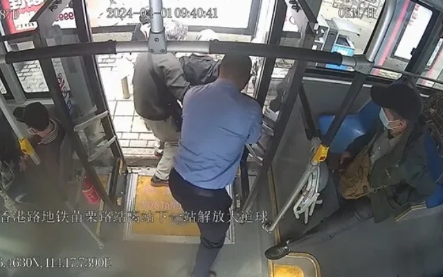 寄表揚(yáng)信、撥打市長熱線 市民紛紛點(diǎn)贊武漢公交