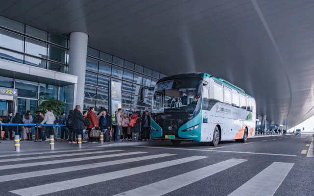 “一賽一會(huì)一假期”將至 成都公交發(fā)布機(jī)場乘車指南