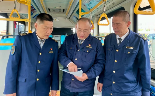 十米車廂里的勞動節 來聽聽這群青島大叔傳遞溫暖的故事
