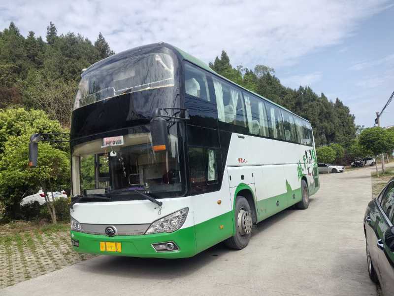 2016年1月 54座宇通6118一層半氣囊中門(mén)客車(chē)