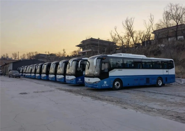 太原公交五星級(jí)駕駛員李靈：車廂當(dāng)成“家” 乘客當(dāng)親人