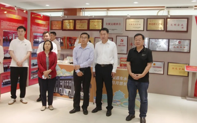 山東省政府調(diào)研組到濟(jì)南公交考察調(diào)研