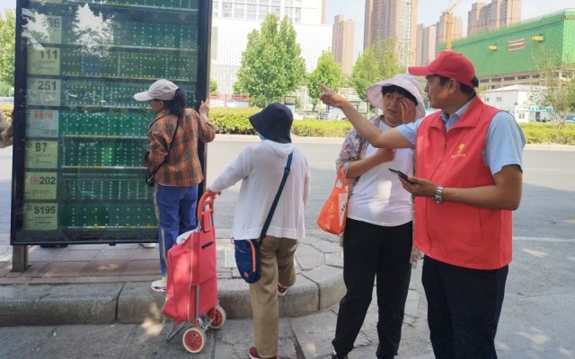 文明交通 綠色出行 鄭州公交志愿者在行動(dòng)