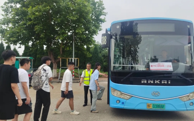 零換乘一站直達 煙臺公交集團開通“學生返鄉(xiāng)送站定制專線”