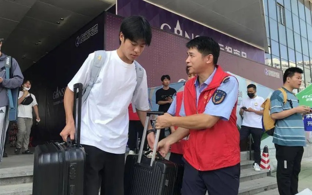 武漢公交“星星之火”志愿服務隊，化身“城市旅游導游”服務新生