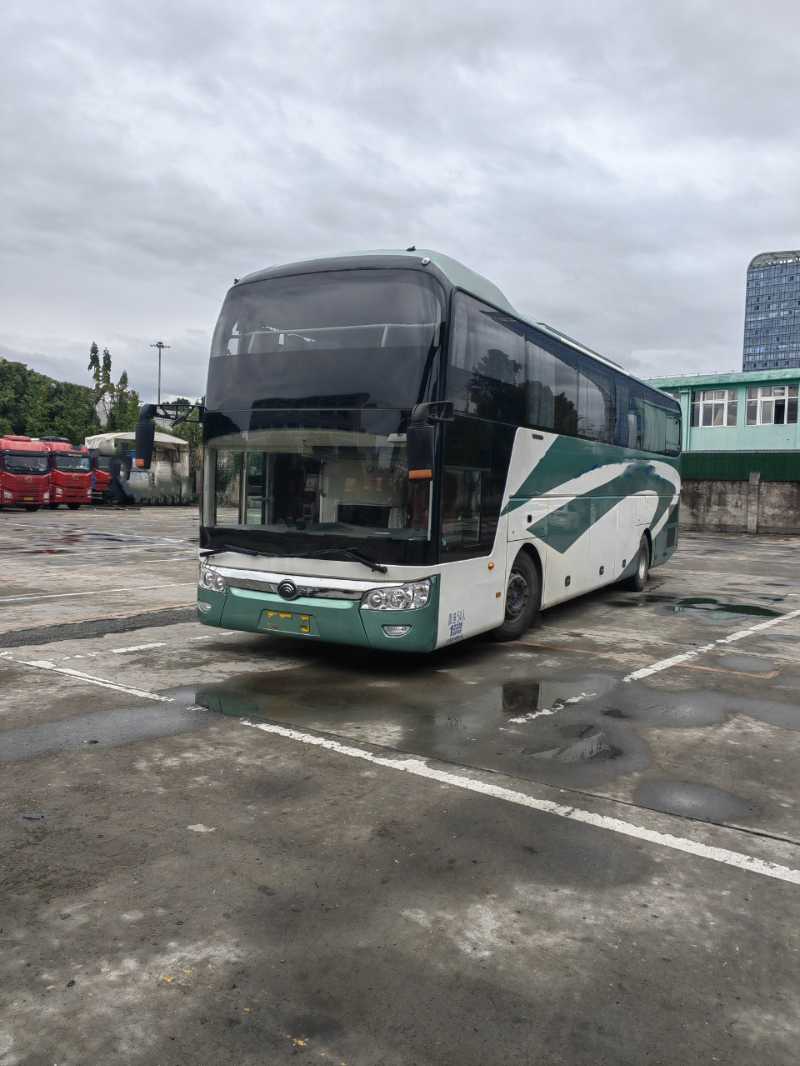同款2臺(tái)54座一層半宇通6126國(guó)五旅游車