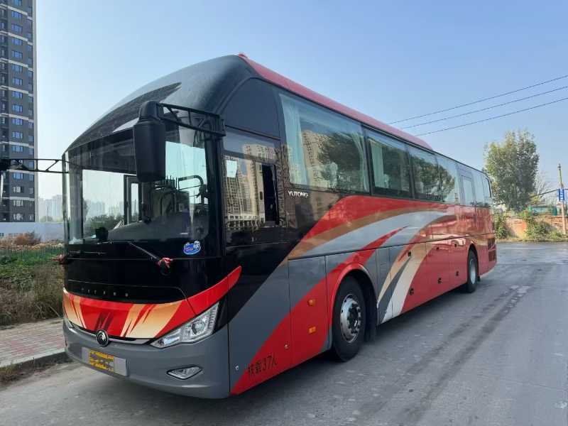 2024年6月 準(zhǔn)新國六雙檔37座2+1宇通6127旅游車 