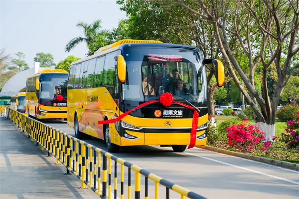金龍純電動客車批量交付云南大理 開啟文旅出行零碳時代??