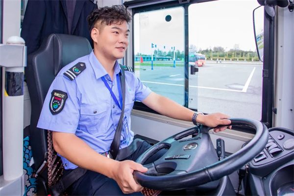 揚州第八屆“公交車長關(guān)愛日” 系列報道② 十年公交情，一路溫暖行