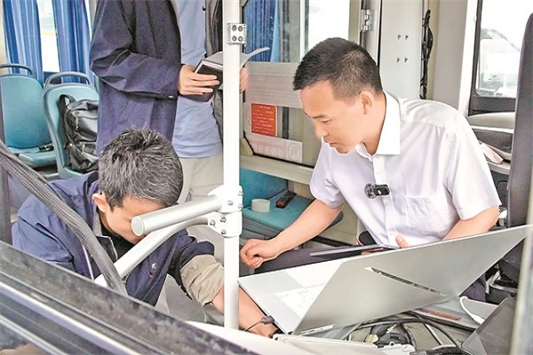 金龍客車|智能網聯汽車測試員：當好智能駕駛“安全官”