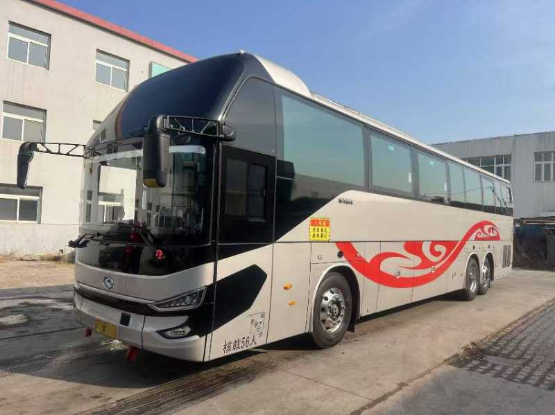 2025年4月上牌準新東北配中空玻璃國六56座大金龍6135營運車