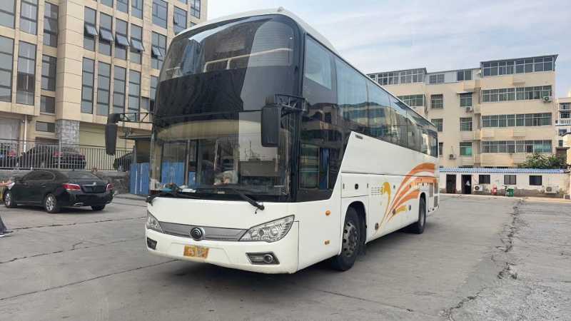 2015年2月上牌55座帶司機睡倉國五天然氣LNG宇通6118氣囊營運車