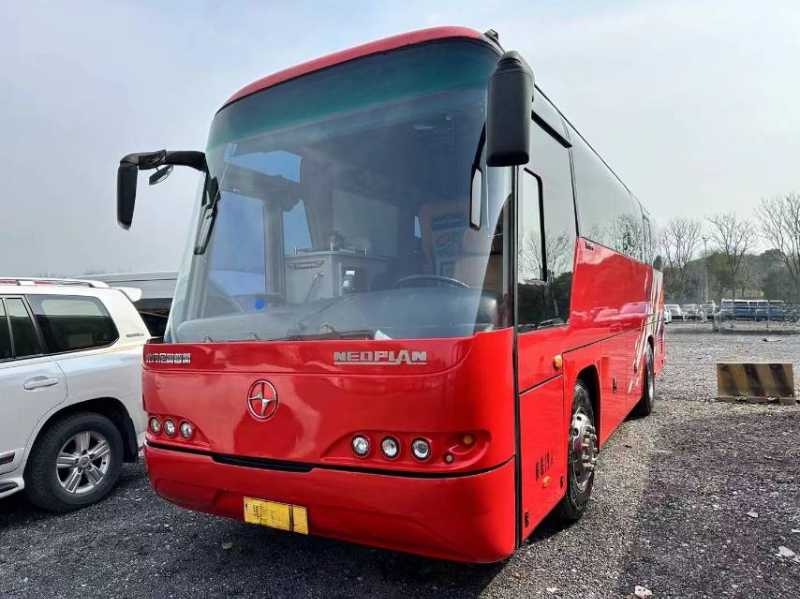 非營運19座2+1半臥國五帶腿托北方尼奧普蘭6903客車