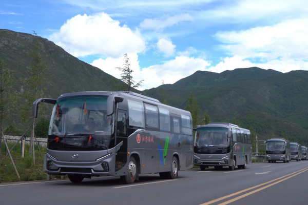 高原旅行舒適“升艙”！蘇州金龍海格V9重新定義雪山出行