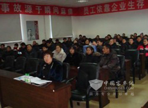 大慶公交公司東區張隊長帶隊參加培訓