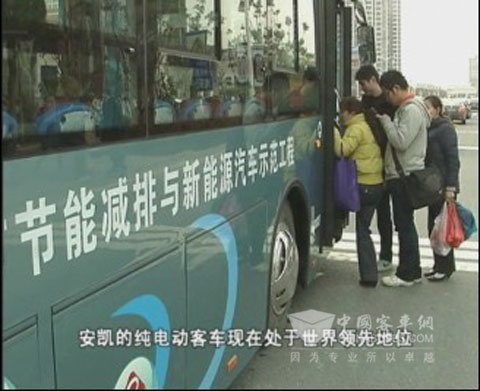 合肥市民紛紛乘坐安凱純電動公交車