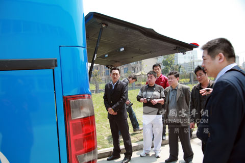 客戶參觀體驗安凱豪華旅游車