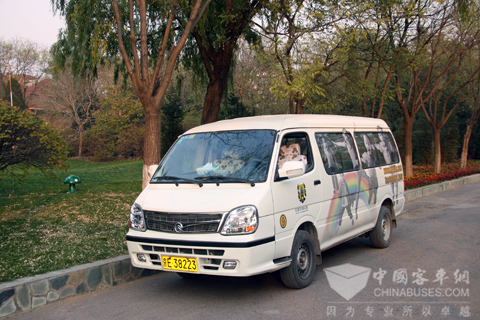 形態優美的金旅海獅校車