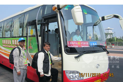 GZ6107F團(tuán)體旅游車被選定為亞運會開幕式媒體唯一接送專用車