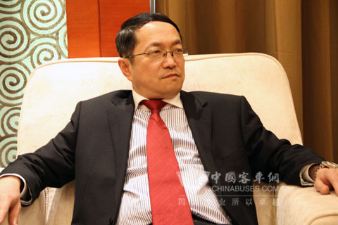 貴州省凱里汽車運輸總公司副總經(jīng)理劉踴接受記者采訪