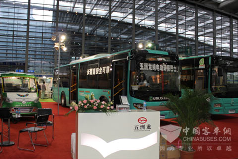 亮相展會(huì)的三輛五洲龍新能源汽車(chē)