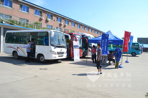 走進文化農(nóng)安  展一汽客車風(fēng)采