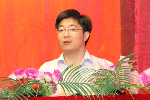 客車網(wǎng)總編輯吳永強(qiáng)主持活動(dòng)