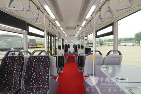 大金龍三開門、低地板公交車XMQ6120AGD5內飾